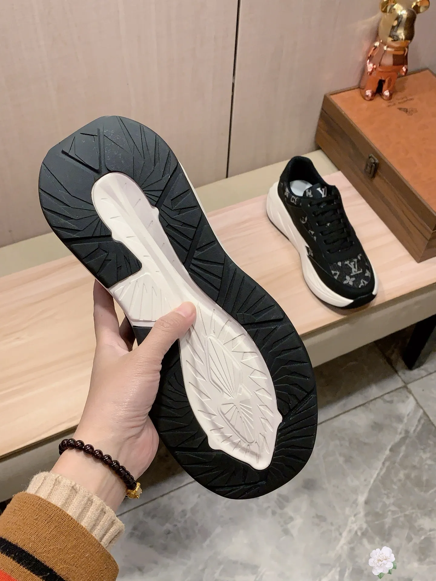 Men's Men's Shoes 💰460💰💰🎩🎩[Lightning][Lightning] "Lv*" The latest and most popular casual shoes, top brands [Seduce] Luxury ~ Purchasing Agency, Top ~ Quality. [Strong] The upper is made of imported breathable cowhide with material ➕ breathable sheepskin feet (•) and fine workmanship. The original stylish and stylish soft rubber wear-resistant and non-slip outsole is light and comfortable on the feet. The real thing looks better when photographed. 305: code: 38-44, 2️⃣ colors selected